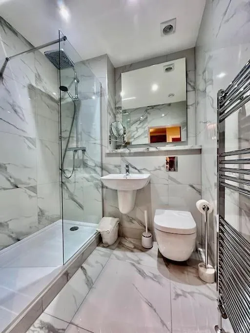 Spectacular 2 Bed, 2 Bath In Edinburgh City Centre