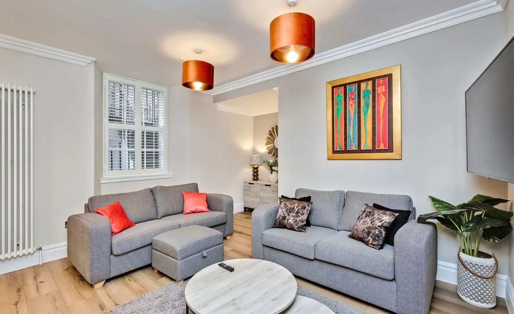 Spectacular 2 Bed, 2 Bath In Edinburgh City Centre