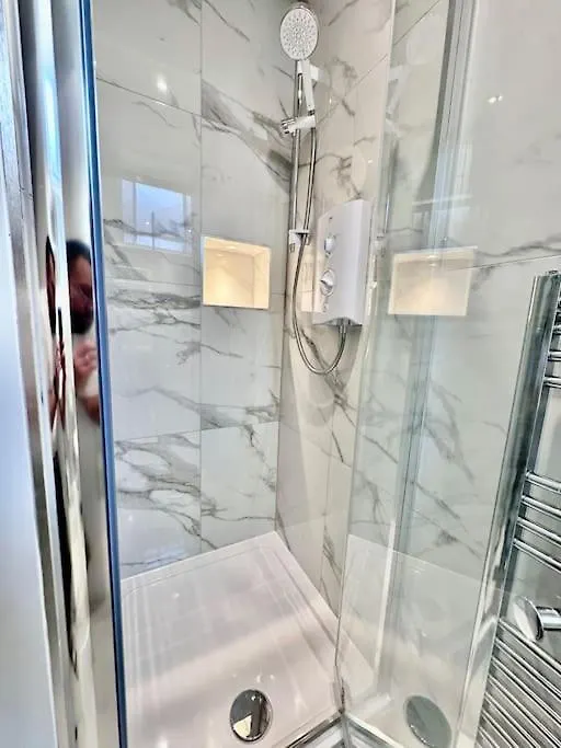 Spectacular 2 Bed, 2 Bath In Edinburgh City Centre 0*,