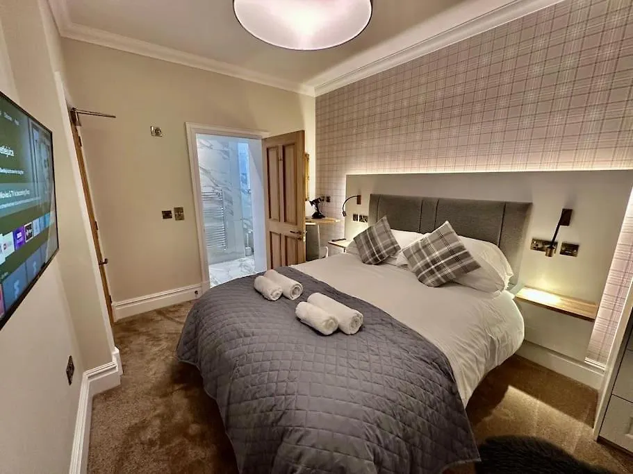 Spectacular 2 Bed, 2 Bath In Edinburgh City Centre