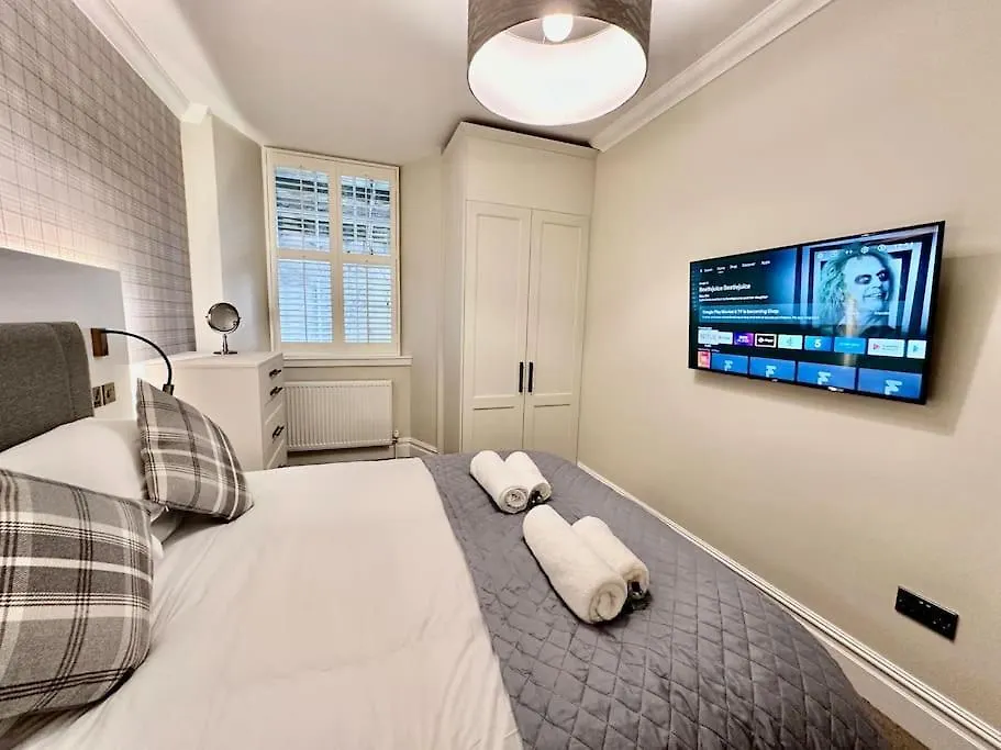 Spectacular 2 Bed, 2 Bath In Edinburgh City Centre