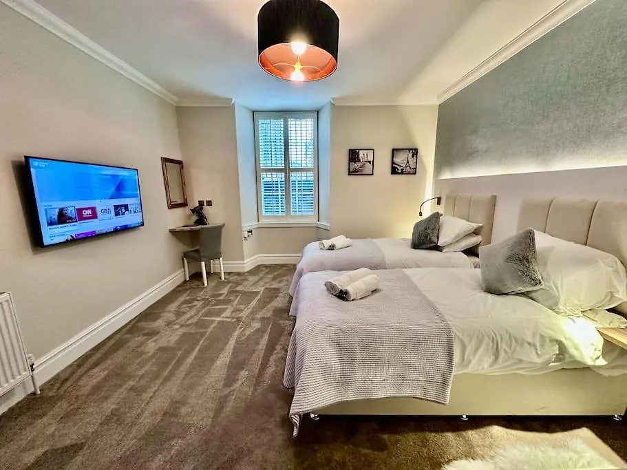 Spectacular 2 Bed, 2 Bath In Edinburgh City Centre 0*,